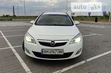 Универсал Opel Astra 2010 в Житомире