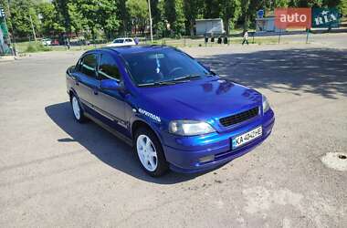 Седан Opel Astra 2004 в 