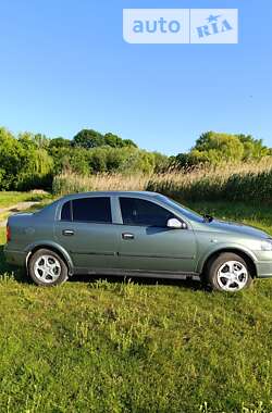 Седан Opel Astra 2006 в Благовіщенську