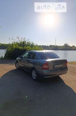 Седан Opel Astra 2006 в Благовіщенську