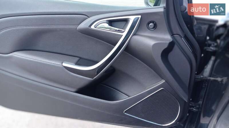 Хэтчбек Opel Astra 2013 в Киеве