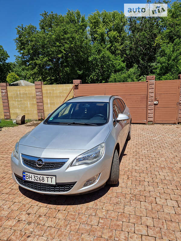 Opel Astra 2011