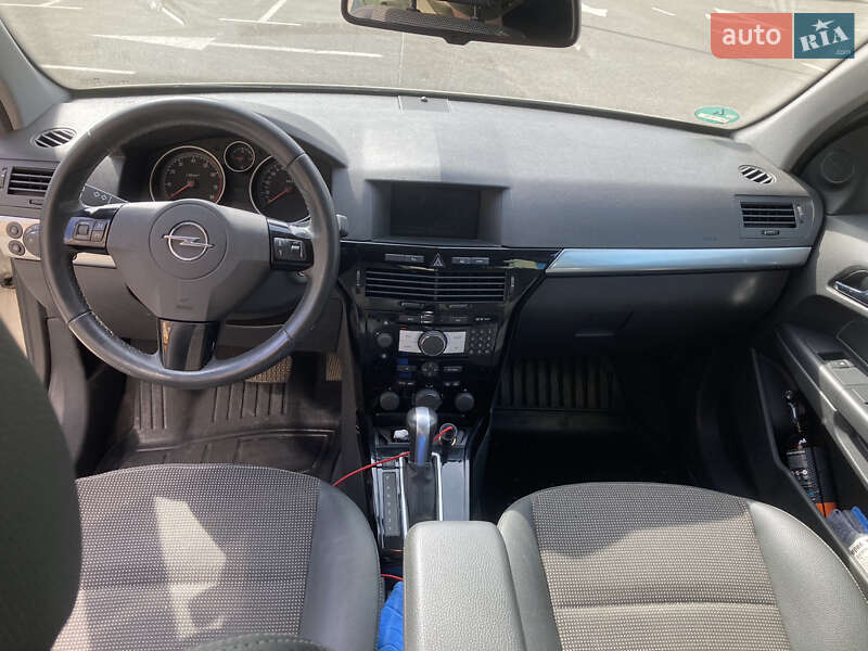 Универсал Opel Astra 2009 в Вишневом