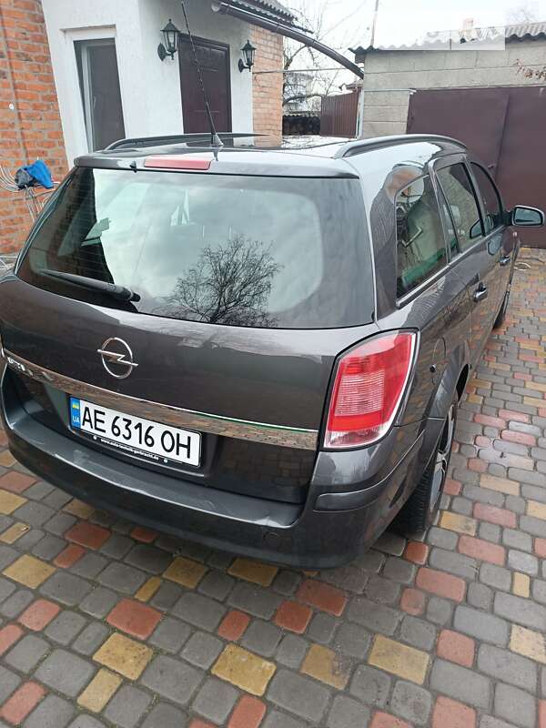 Универсал Opel Astra 2009 в Краснограде