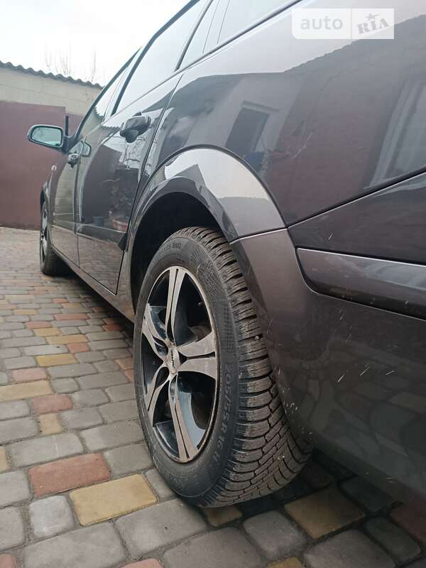 Универсал Opel Astra 2009 в Краснограде