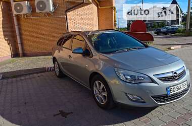 Универсал Opel Astra 2010 в Тернополе