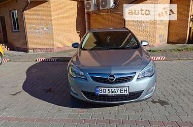 Универсал Opel Astra 2010 в Тернополе