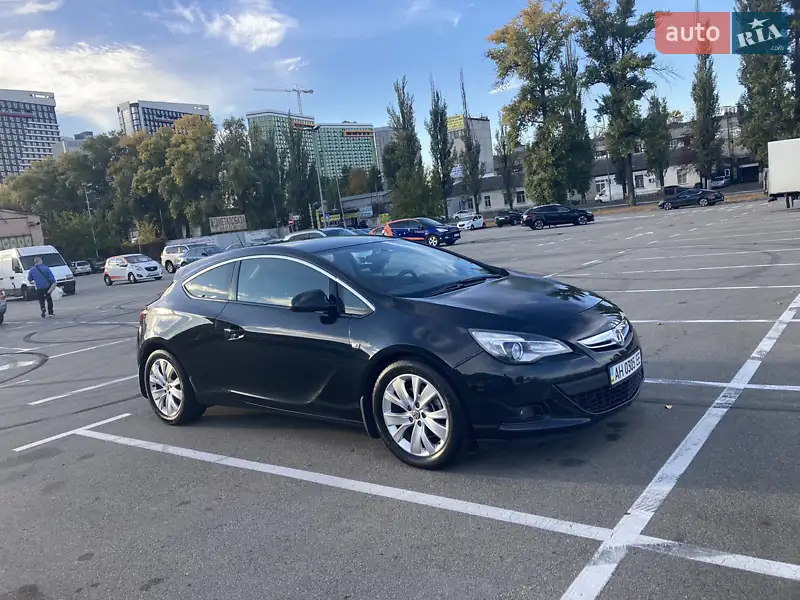 Хэтчбек Opel Astra 2013 в 
