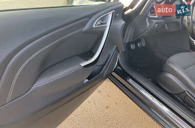 Хэтчбек Opel Astra 2013 в 