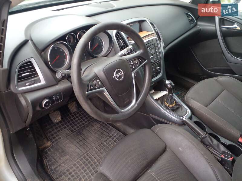 Універсал Opel Astra 2015 в Любешові