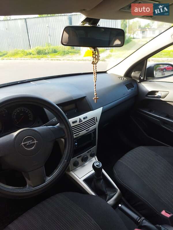 Хэтчбек Opel Astra 2007 в Киеве