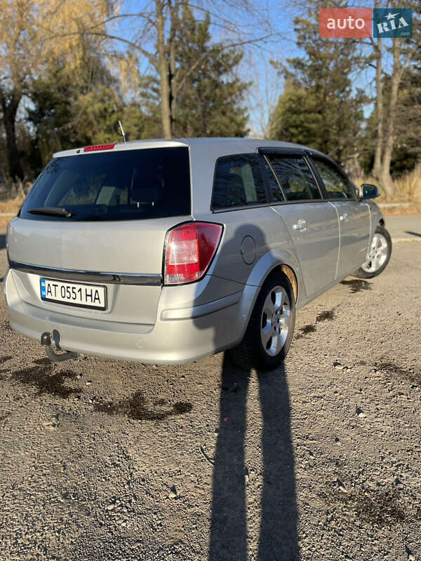 Универсал Opel Astra 2010 в Калуше
