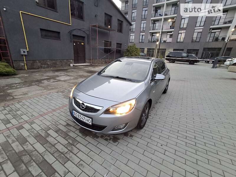 Хэтчбек Opel Astra 2010 в Ужгороде