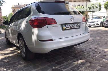 Универсал Opel Astra 2011 в Львове