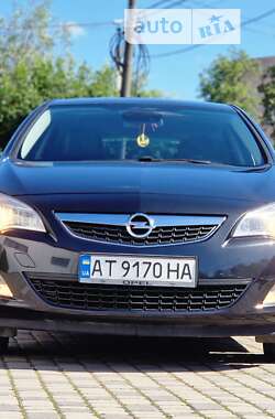 Хетчбек Opel Astra 2012 в Івано-Франківську