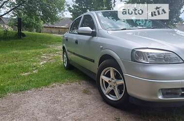 Седан Opel Astra 2002 в Рокитному