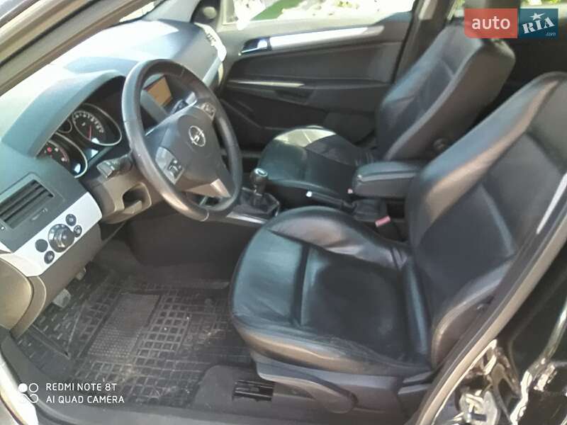 Универсал Opel Astra 2006 в Ровно