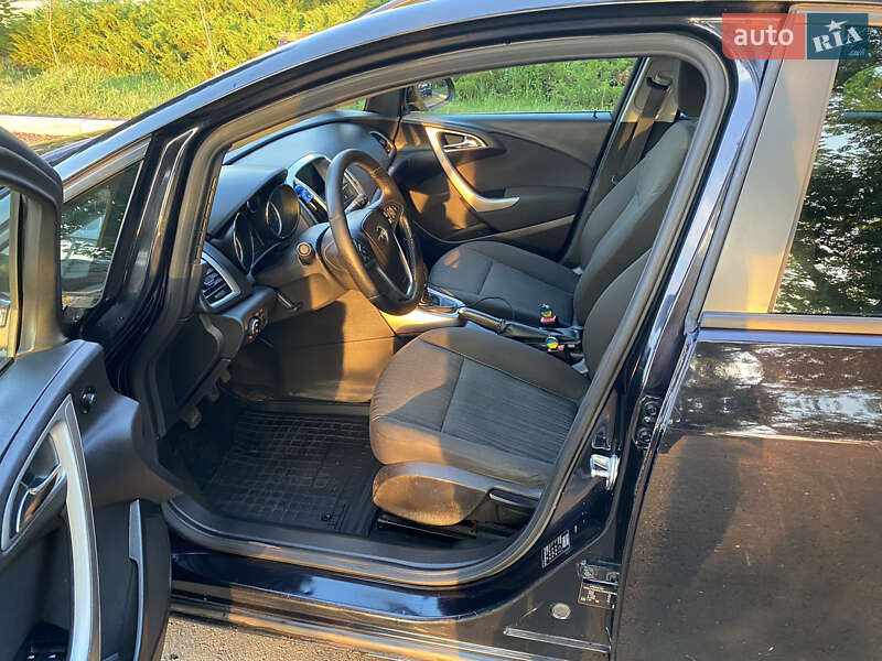 Универсал Opel Astra 2011 в Черкассах