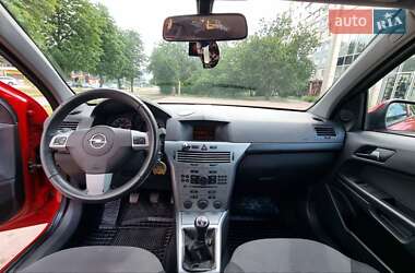 Хэтчбек Opel Astra 2012 в 