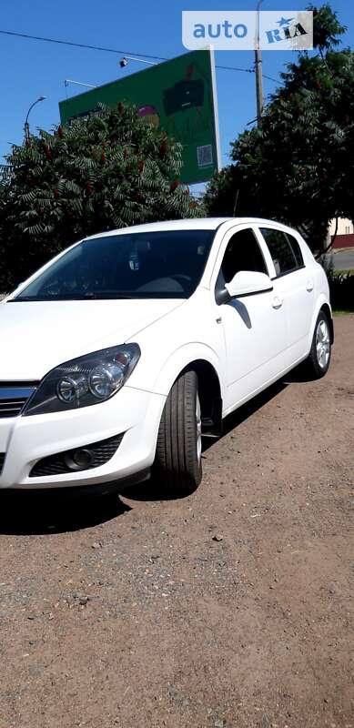 Хетчбек Opel Astra 2013 в Черкасах