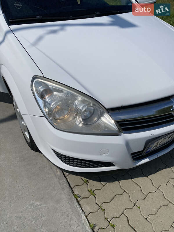Универсал Opel Astra 2009 в Стрые