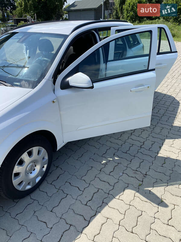 Универсал Opel Astra 2009 в Стрые