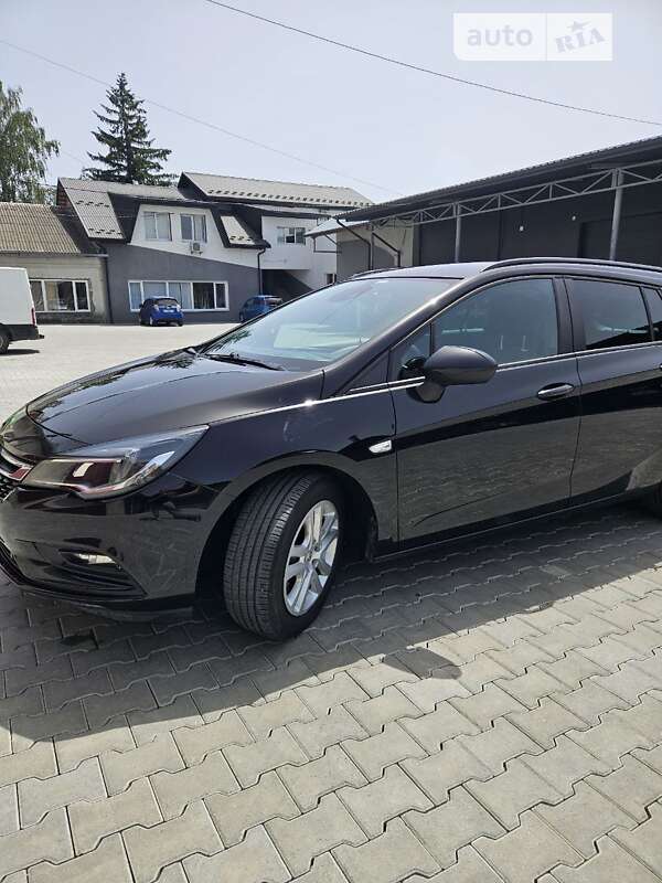 Универсал Opel Astra 2017 в Черновцах