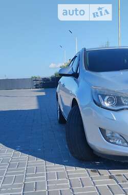 Універсал Opel Astra 2011 в Василькові