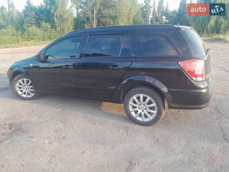 Универсал Opel Astra 2009 в Ахтырке