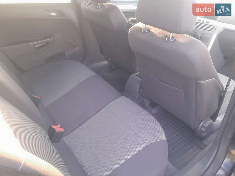 Универсал Opel Astra 2009 в Ахтырке