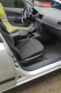 Универсал Opel Astra 2004 в Черновцах