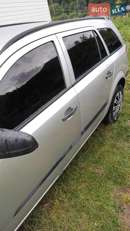 Універсал Opel Astra 2004 в Чернівцях