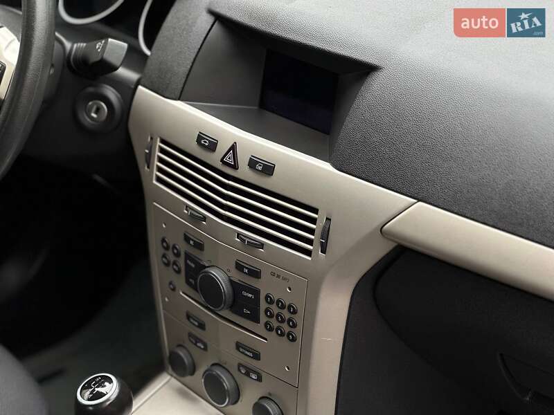 Седан Opel Astra 2008 в Черновцах
