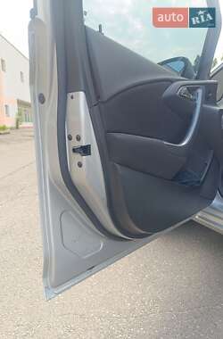 Універсал Opel Astra 2013 в 