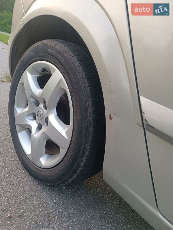 Хэтчбек Opel Astra 2007 в Чернигове
