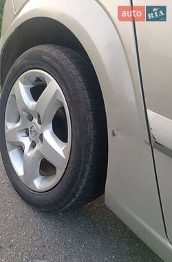 Хэтчбек Opel Astra 2007 в 