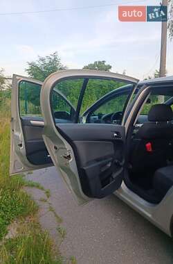 Хэтчбек Opel Astra 2007 в 