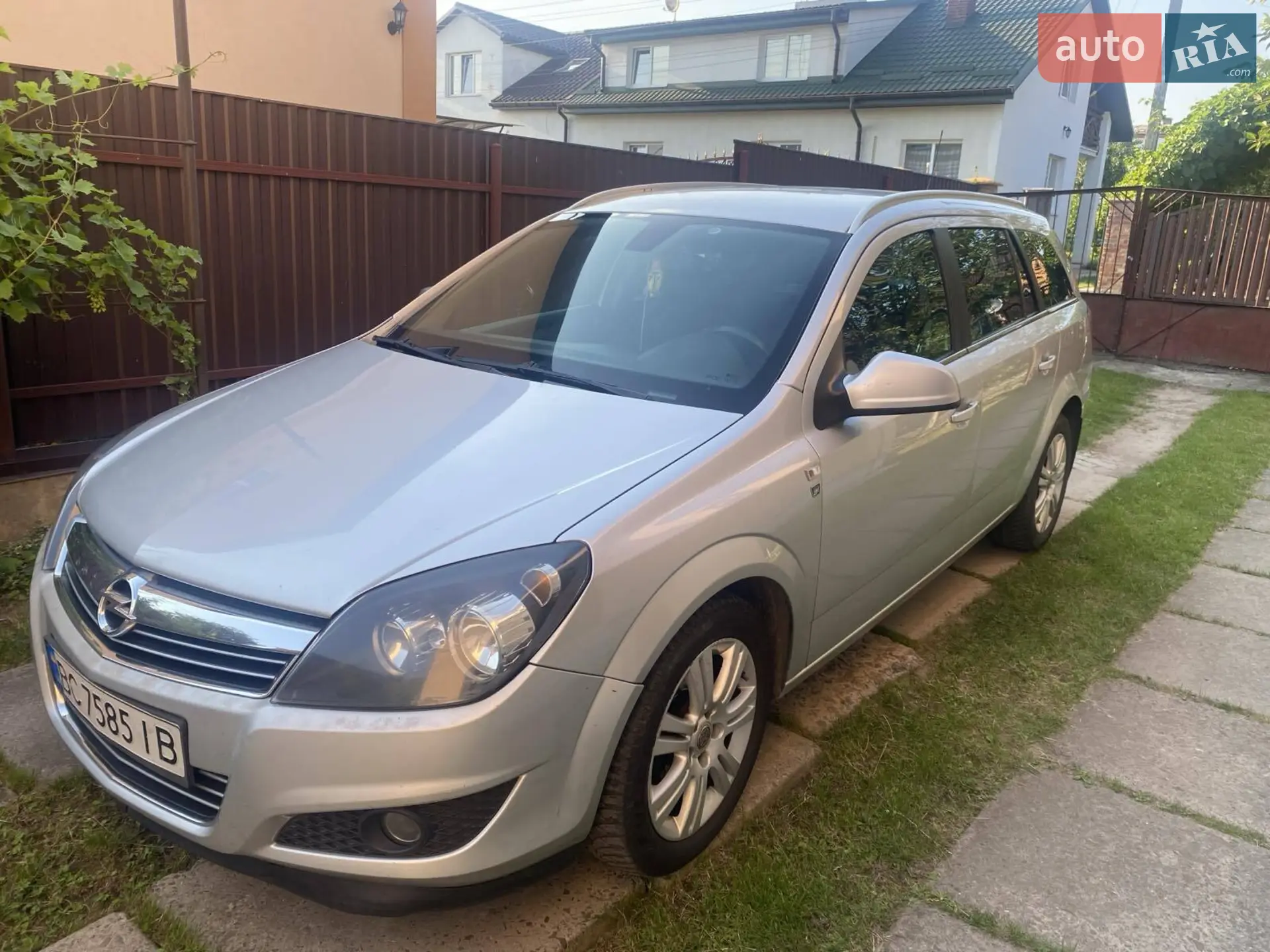 2010 Opel Astra - мініатюра 2