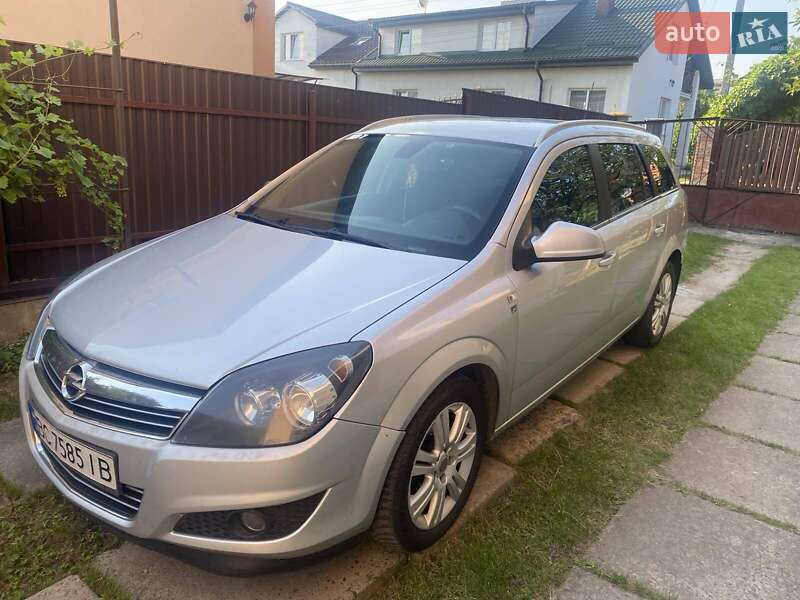 Универсал Opel Astra 2010 в Львове