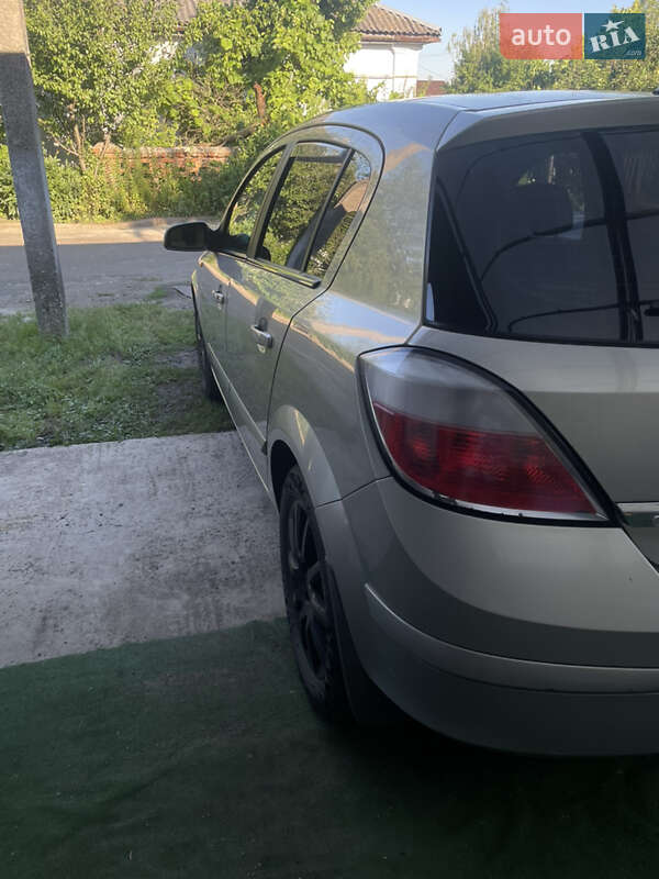 Хэтчбек Opel Astra 2005 в Андрушевке