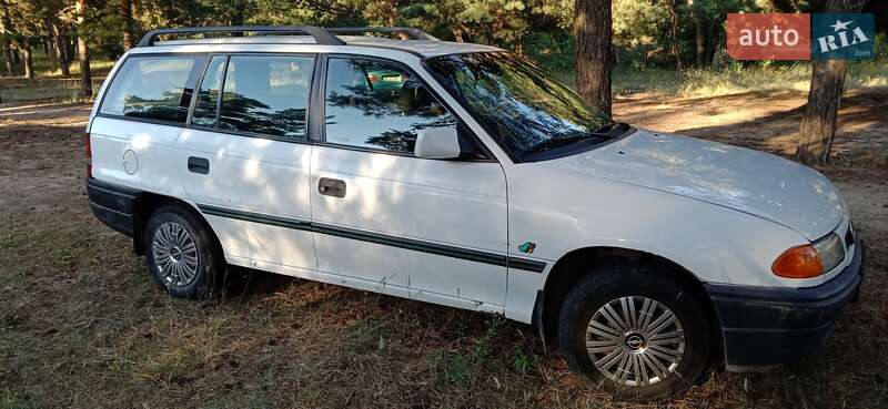 Універсал Opel Astra 1994 в Дніпрі