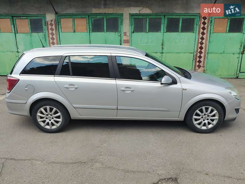 Универсал Opel Astra 2007 в Ровно
