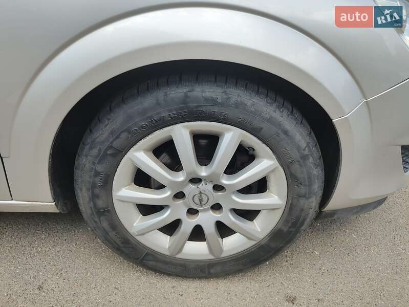Универсал Opel Astra 2007 в Ровно