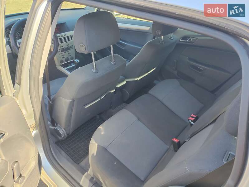 Универсал Opel Astra 2007 в Ровно