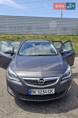 Универсал Opel Astra 2012 в Ровно