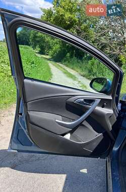 Универсал Opel Astra 2013 в 