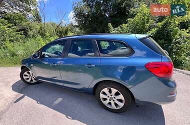 Универсал Opel Astra 2013 в 