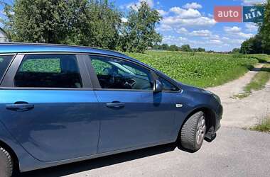 Универсал Opel Astra 2013 в 