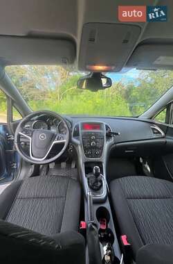 Универсал Opel Astra 2013 в 