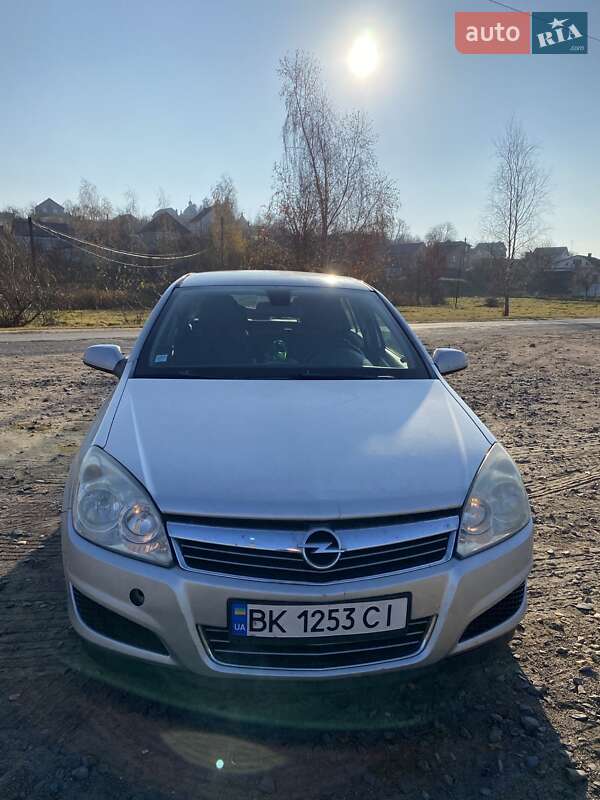 Хэтчбек Opel Astra 2007 в Ровно